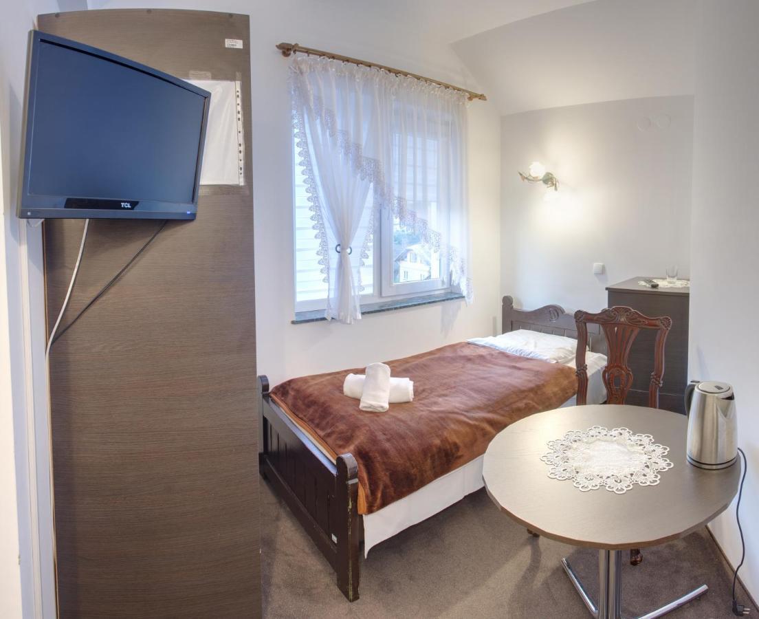 Hotel Switezianka à Rymanów-Zdrój Extérieur photo