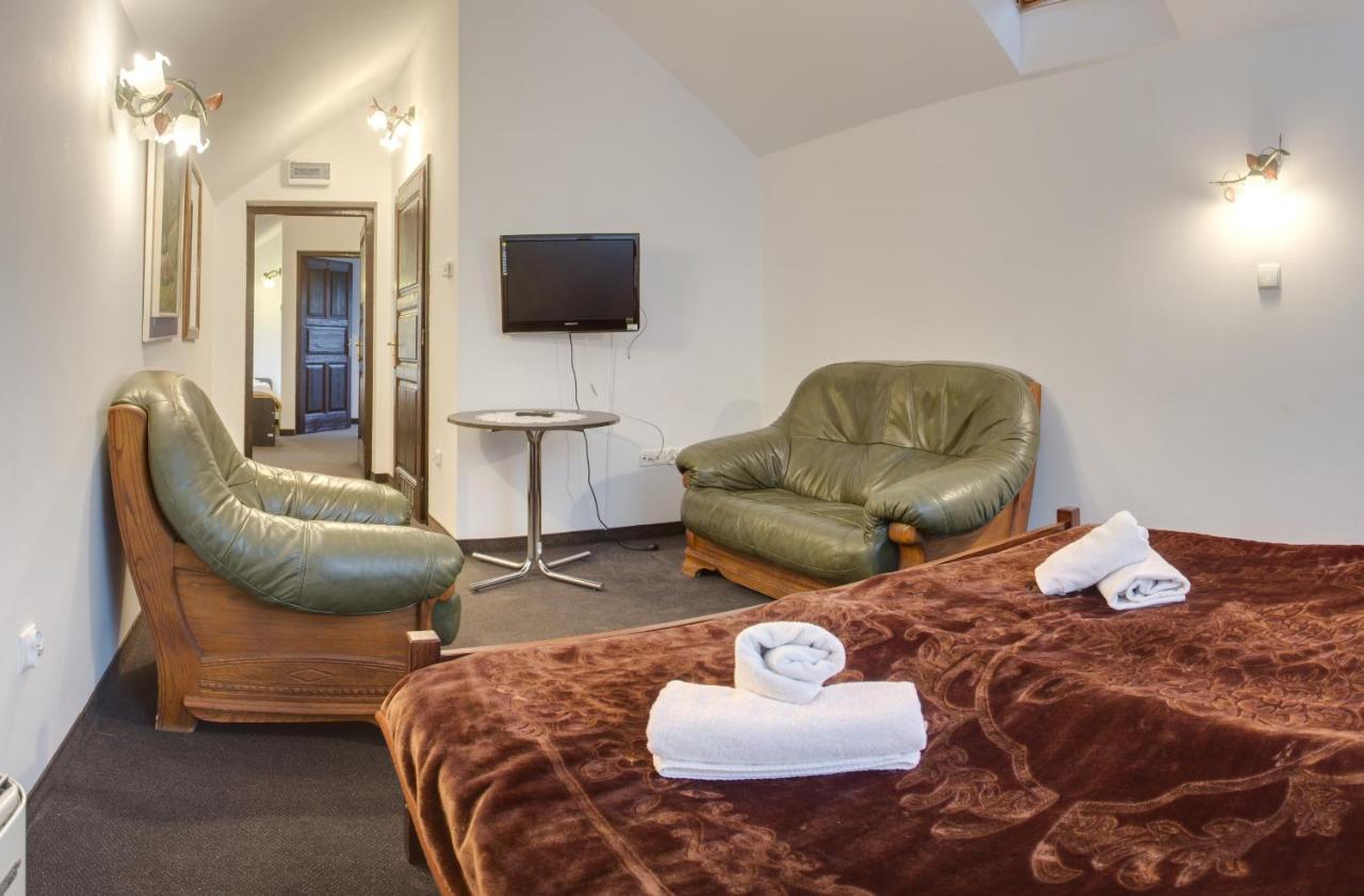 Hotel Switezianka à Rymanów-Zdrój Extérieur photo
