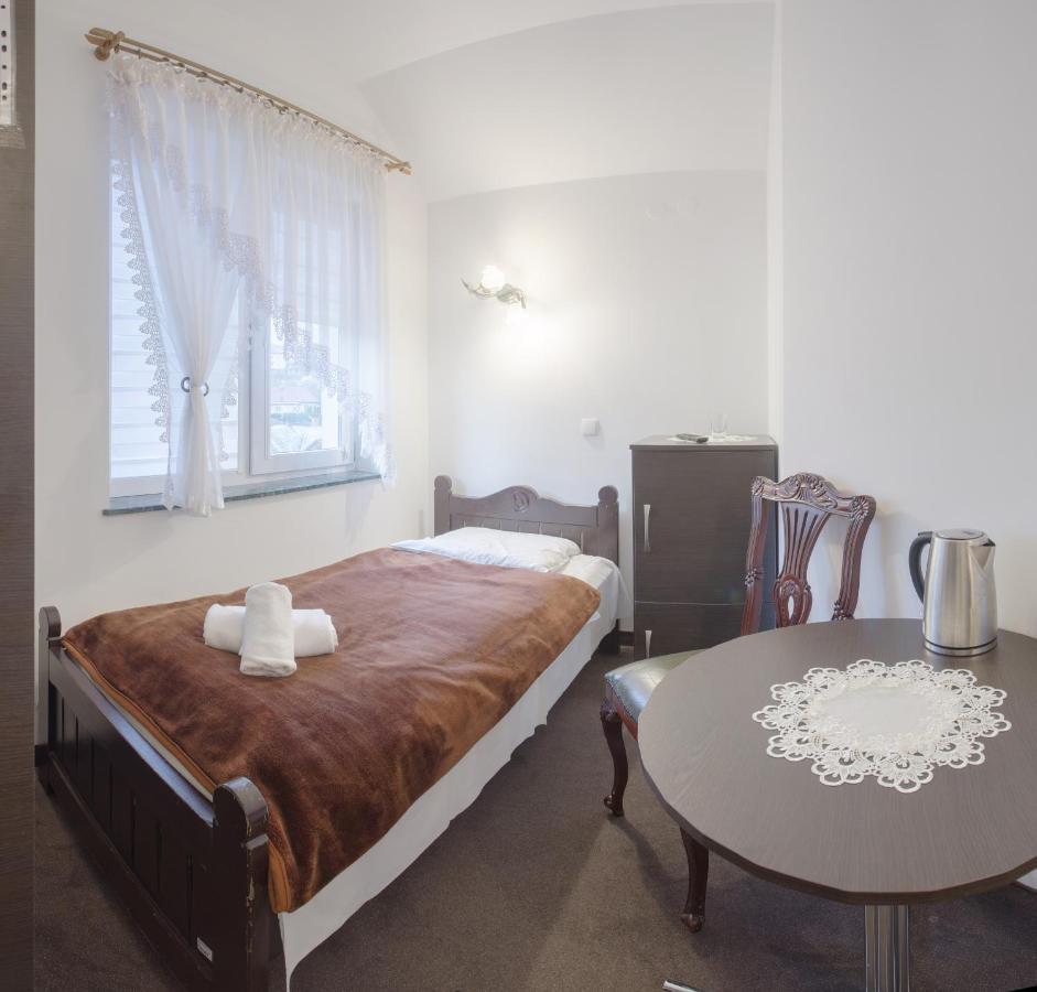 Hotel Switezianka à Rymanów-Zdrój Extérieur photo