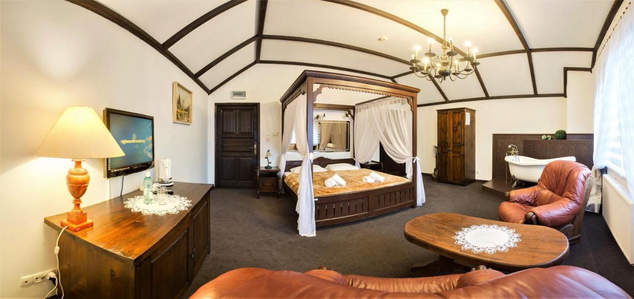 Hotel Switezianka à Rymanów-Zdrój Extérieur photo